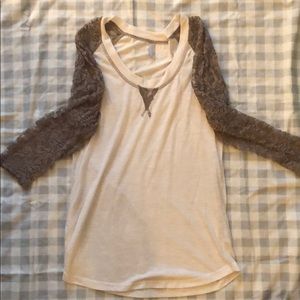 Lace sleeve baseball tee